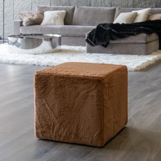Carma Hocker mit Webfellbezug